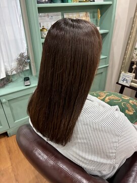 ウィーク 梅田(UiiC) 伸ばし中におすすめ◎うる艶ストレート