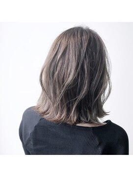 エイミー(Aimee) Aimee 切りっぱなしボブ×アッシュグレージュ