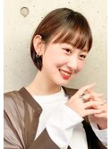 大人女子ブラウンミニボブまとまる伸ばしかけショート横顔美人