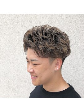 ゴットラトゥール(GOTTO LATOUR) ハイライトカラーで爽やかかきあげモテるツーブロックスタイル