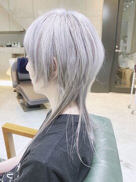 デイズ(days) ホワイトカラー　　ウルフカット　DAYS 原宿