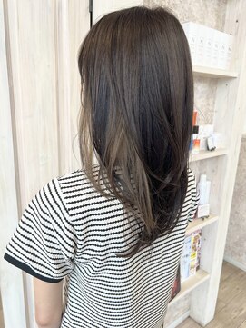 キャアリー(Caary) 福山市美容師求人スタッフ募集中インナーベージュダークグレー