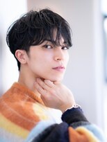 エフエム 渋谷(FM)&nbsp;メンズ波巻きセンターパート韓国風黒髪ツーブロックマッシュ