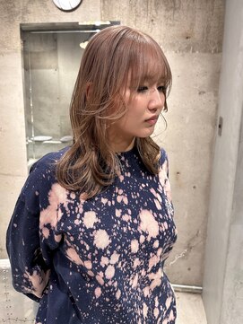 ニール(nier) レイヤーカットミディアムブリーチハイトーンベージュカラー袋町