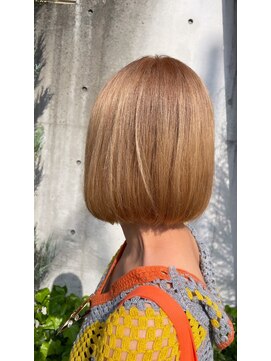 イーストハムヘッドショップ(EAST HAM head shop) ハイトーンベージュ　切りっぱなしボブ