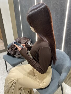 シュヴーブリヤン(cheveux brillants) 【美髪縮毛矯正でお家での再現性100%】少しの色気、上品な後ろ姿