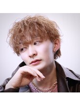 【立体感が際立つ”スパイラルパーマ”】