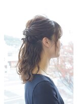 ヘアアンドメイク ムーア(Muuua)&nbsp;波ウェーブを使ったハーフアップアレンジ
