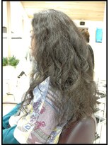 メタ(META)&nbsp;癖毛が強い方にパーマ＋外国人風ヘアカラ―（ブルージュカラー）