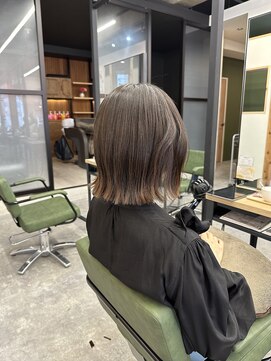 トリニティ 本厚木(trinity) 切りっぱなしボブ/縮毛矯正/地毛風ストレート/本厚木