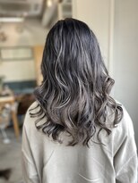 フツーロ 栄(FUTURO) バレイヤージュグラデーション