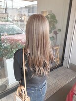 ヘアーサロン カヴィエ(hair salon covie)&nbsp;ロングスタイルのハイトーンベージュカラー