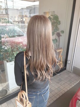 ヘアーサロン カヴィエ(hair salon covie) ロングスタイルのハイトーンベージュカラー