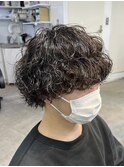 メンズラフセンターパート波巻きスパイラルパーママッシュウルフ