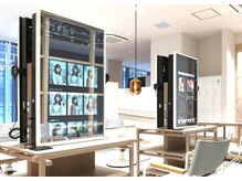 ティエナビューティー(TIENA BEAUTY)の雰囲気（美容室の鏡がスクリーンに！？横のカメラで顔診断もできます!!!!）