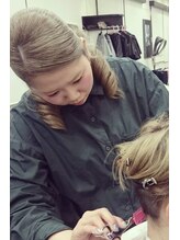 ヘアールーム ラウレア(hair room Laule'a) まこと