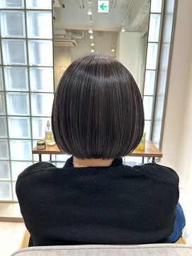 イルダバイグラッシー センター北(iluda by glassi) エアタッチで作るモノトーンシャドールーツカラー［伊左治祐未］