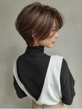 レリーノーブル 西宮北口(RelyNoble) 美シルエットショート×白髪ぼかしで柔らか透明感[西宮北口]