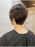 艶とスッキリ感を両立!明るい白髪ぼかしショート