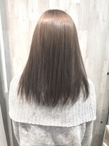 マニス(manis) アッシュオリーブベージュ×ストレートロングヘア