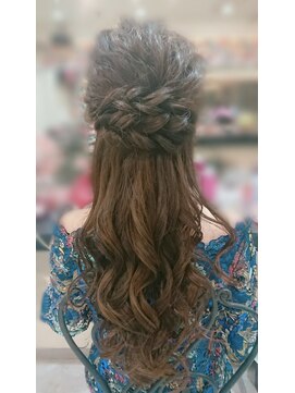 コアフールソレイユ(coiffeur SOLEIL) ツイストハーフアップ