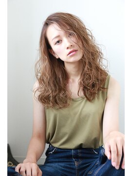 エクリフルール(equri fleur) ハイライトが効いているおしゃれガール