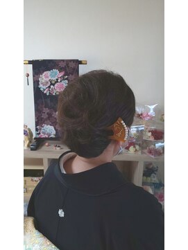 きものサロン すずめ屋 上品な新郎の母ヘアー♪ボリューム下目な夜会巻き風アレンジ