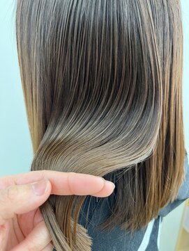 レオ 幸手(Leo) 20代30代40代髪質改善カラーアッシュベージュ艶感ストレート