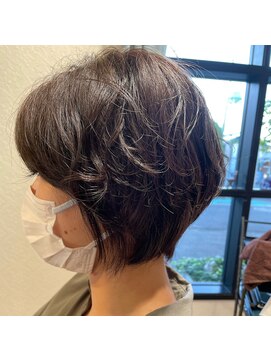 グローリープラス(Glory+plus) 緩めのふんわりパーマ×ショート