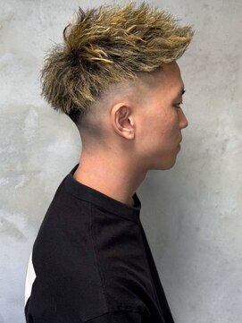 ディスイズバーバーサード(THIS IS BARBER 3rd) ツイストパーマ　ローライト　スキンフェード　アップバング