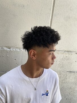 リレーションメンズヘアー(RELATION MEN'S HAIR) スキンフェードセンターパートメンズ ベリーショートパーマ