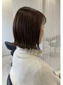 外はねボブスタイル、ブラウンベージュカラー