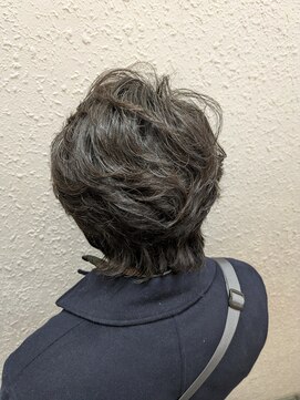 シザーズ(scissors) カルマパーマ、センターパート