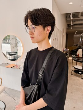 ナイロンバイセレクション(NYLON by Selection.) 毛流れセンターパート