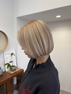 ユエン(YUEN) ブロンドボブ