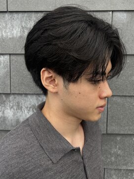 ヒュイル バイ ニアウ(Hwyl by Niau) MEN’S HAIRセンターパートスパイラルパーマニュアンスパーマ