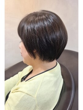 ムーア(MUA) 大人ショートボブ×艶カラー