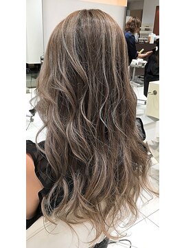 ケンジ 平塚 アネッタ(KENJE annetta) 小顔効果抜群★3Dハイライト★シルバーアッシュ