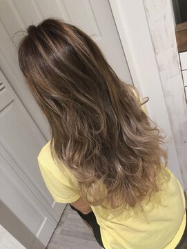 ヴェンティ(ventie) バレイヤージュハイライト ロング