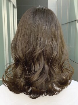 ティエラ 原宿 表参道(Tierra) 〈Tierra小宮涼太〉ブリーチなしで作る柔らかオリーブベージュ