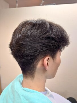 ヘアーカットデザインサロン スマッシュ 田町店(Hair cut design salon Smash) センターパート マッシュツーブロックフェード 就活 七三 黒髪