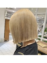 切りっぱなしボブ×抜きっぱなしブリーチカラー