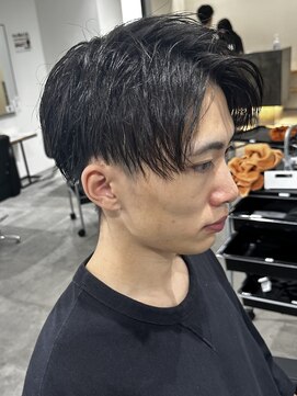 ヒュイル バイ ニアウ(Hwyl by Niau) メンズマッシュパーマニュアンスパーマスパイラルパーマ刈り上げ