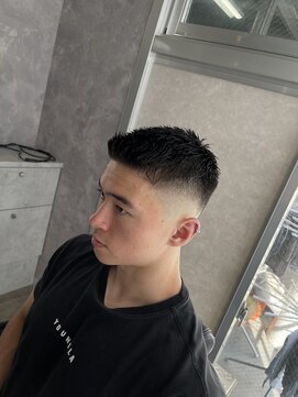 メグロバーバーショップロッポンギ 目黒六(MEGURO BARBER SHOP 6PPONGI) ジョーfit /フェードスタイル/フェザーアップ