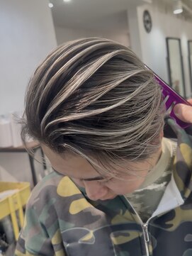 イリ 梅田(ili) シルバーバレイヤージュ