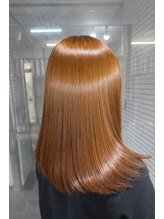 最旬の「酸熱トリートメント」導入。驚きのツヤと手触りで、自分史上最高の「褒められ髪」へ