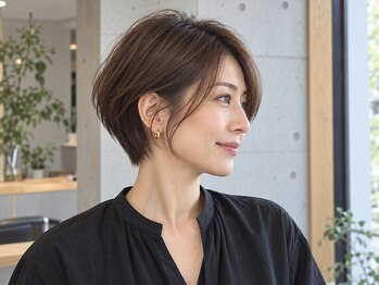 ネス ヘアメゾン アシヤ(ness HAIR MAISON ASHIYA)の写真/【芦屋川駅徒歩2分】横顔も、後ろ姿も、美しく。熟練の技であなたの魅力を引き出す、大人のショート。