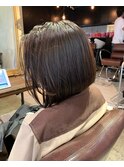 オフィスでも浮かないダークベージュ！