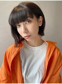 ワイドバングで目元主張♪外ハネ切りっぱなしボブ