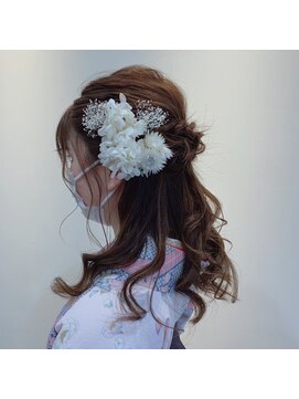 イーチ ヘアーアンドトータルビューティ(each hair&total beauty) ハーフアップアレンジ 【青木元子】